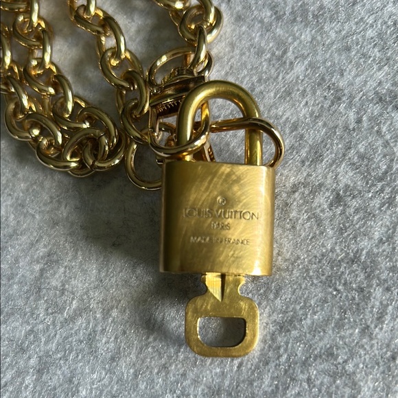 Louis Vuitton Gold Padlock # 306 And Key And Unbranded Chain Necklace - Picture 5 of 11
